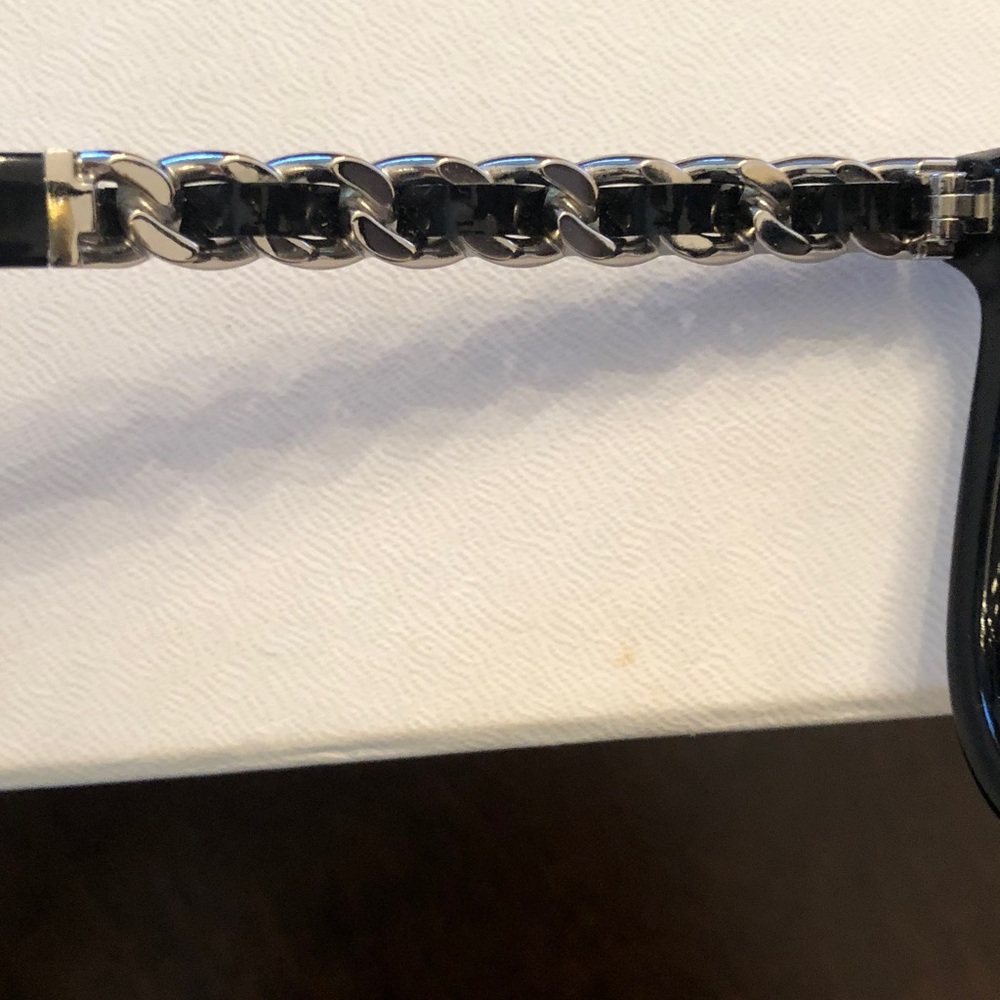CHANEL Chic Black Sunglasses - Picture 6 of 10